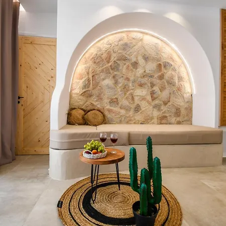 Aggeliki's Diamond Agia Anna (Naxos)