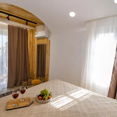 Aggeliki's Diamond מלון דירות 4*