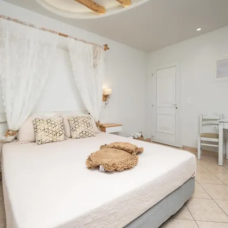 מלון דירות Aggeliki's Diamond 4*